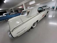 Begagnad Ford V8 305 HK (224 kW) 1963 Vit Cab