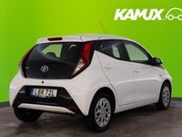 Begagnad Toyota Aygo X-play 72 HK (52 kW) 2020 Vit Halvkombi