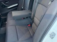 Begagnad BMW 318 143 HK (105 kW) 2010 Vit Kombi