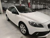 Begagnad Volvo V40 Momentum 150 HK (110 kW) 2013 Vit Halvkombi