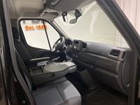 begagnad Renault Master Chassi Cab 2.3 dCi RWD Volymskåp med Drag