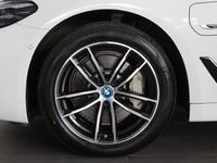 begagnad BMW 530 535 e xDrive Touring M Sport Nav HiFi Drag Park Assist 2023, Kombi