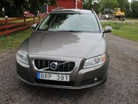 Begagnad Volvo V70 Momentum 109 HK (80 kW) 2010 Grå Kombi