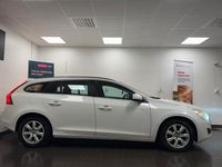 Begagnad Volvo V60 Momentum 163 HK (119 kW) 2011 Vit Kombi