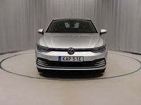 begagnad VW Golf VIII Life 1.0 eTSI 110hk Aut Värmare ACC Sensorer