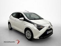 Begagnad Toyota Aygo X-play 72 HK (52 kW) 2020 Vit Halvkombi