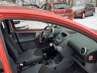 Begagnad Toyota Aygo 68 HK (50 kW) 2006 Röd Halvkombi