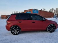 Begagnad VW Golf VII 102 HK (75 kW) 2012 Matt röd med svart tak Halvkombi