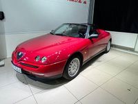 Begagnad Alfa Romeo Spider Lusso 150 HK (110 kW) 1997 Röd Cab