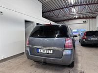 Begagnad Opel Zafira 140 HK (102 kW) 2005 Grå Minibuss
