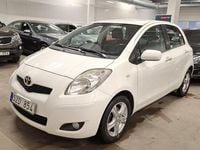 Begagnad Toyota Yaris 101 HK (74 kW) 2010 Vit Halvkombi