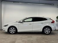 Begagnad Volvo V40 Momentum 190 HK (139 kW) 2014 Vit Halvkombi