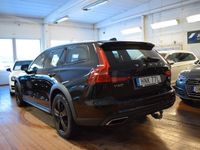 begagnad Volvo V60 CC B4 AWD Momentum 197hk Backkamera H&K