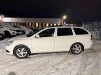 Begagnad Skoda Octavia RS 170 HK (125 kW) 2011 Vit Kombi