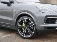 Begagnad Porsche Cayenne Chrono 462 HK (339 kW) 2020 Grå SUV