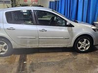 Begagnad Renault Clio R.S. 75 HK (55 kW) 2010 Halvkombi