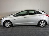 Begagnad Hyundai i30 112 HK (82 kW) 2013 Silver Halvkombi