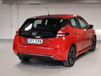Begagnad Nissan Leaf Acenta 110 kW (150 HK) 2022 Röd Halvkombi