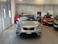 Begagnad Kia Rio 97 HK (71 kW) 2010 Silver Halvkombi