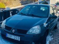 Begagnad Renault Clio II 75 HK (55 kW) 2004 Halvkombi