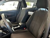 Begagnad Peugeot e-2008 Active 100 kW (136 HK) 2022 Svart SUV