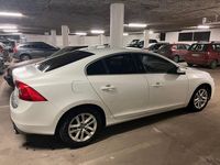 Begagnad Volvo S60 R-Design 181 HK (133 kW) 2015 Vit Sedan