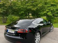 Begagnad Tesla Model S 284 kW (387 HK) 2017 Solid svart Halvkombi