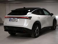 Begagnad Nissan Ariya Evolve 177 kW (242 HK) 2023 Vit metallic/svart tak SUV
