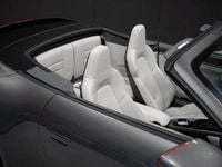 Begagnad Porsche 911 Carrera 4S Cabriolet 450 HK (330 kW) 2024 Flerfärgad Cab
