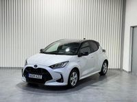 Begagnad Toyota Yaris Hybrid Style 116 HK (85 kW) 2020 Vit Halvkombi