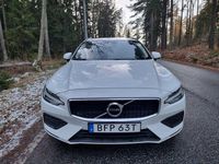 Begagnad Volvo V60 Momentum 150 HK (110 kW) 2019 Vit Kombi