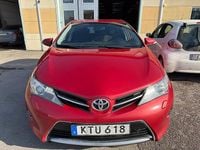 Begagnad Toyota Auris Edition 132 HK (97 kW) 2015 Röd Halvkombi