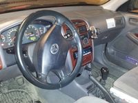 begagnad Toyota Avensis 2.0 2000, Halvkombi