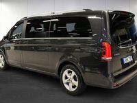 Begagnad Mercedes V300 Avantgarde 237 HK (174 kW) 2023 Grå Minibuss