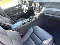 Begagnad Volvo XC60 Core 350 HK (257 kW) 2023 Svart SUV