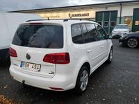 Begagnad VW Touran 150 HK (110 kW) 2014 Vit Minibuss