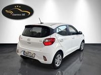 Begagnad Hyundai i10 Essential 67 HK (49 kW) 2023 Vit Halvkombi