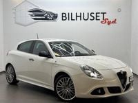 Begagnad Alfa Romeo Giulietta Quadrifoglio Verde 241 HK (177 kW) 2015 Vit Halvkombi