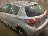 Begagnad Toyota Yaris Hybrid 101 HK (74 kW) 2018 Silver