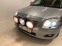 begagnad Toyota Avensis Kombi 2.4 D-4 VVT-i Drag M-värme