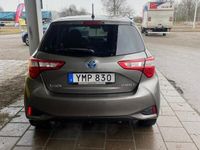 begagnad Toyota Yaris Hybrid e-CVT Euro 6