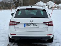Begagnad Skoda Superb Business Line 190 HK (139 kW) 2018 Vit Kombi
