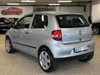 Begagnad VW Fox 54 HK (39 kW) 2006 Silver Halvkombi