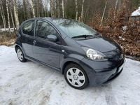 Begagnad Toyota Aygo 68 HK (50 kW) 2007 Grå metallic Halvkombi