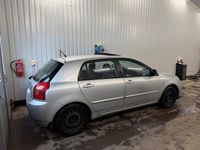 Begagnad Toyota Corolla 110 HK (80 kW) 2004 Silver Halvkombi