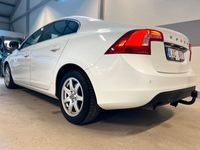 begagnad Volvo S60 D3 Summum NY KAMREMSSATS/DRAG/KEYLESS/PDC/SoV-HJUL