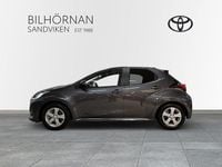 Begagnad Toyota Yaris Hybrid Active 117 HK (86 kW) 2022 Grå Halvkombi