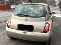 Begagnad Nissan Micra 65 HK (47 kW) 2005 Guld metallic