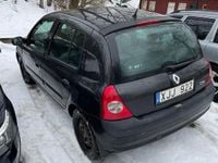 Begagnad Renault Clio R.S. 75 HK (55 kW) 2006 Halvkombi