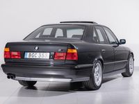 Begagnad BMW M5 340 HK (250 kW) 1994 Svart Sedan